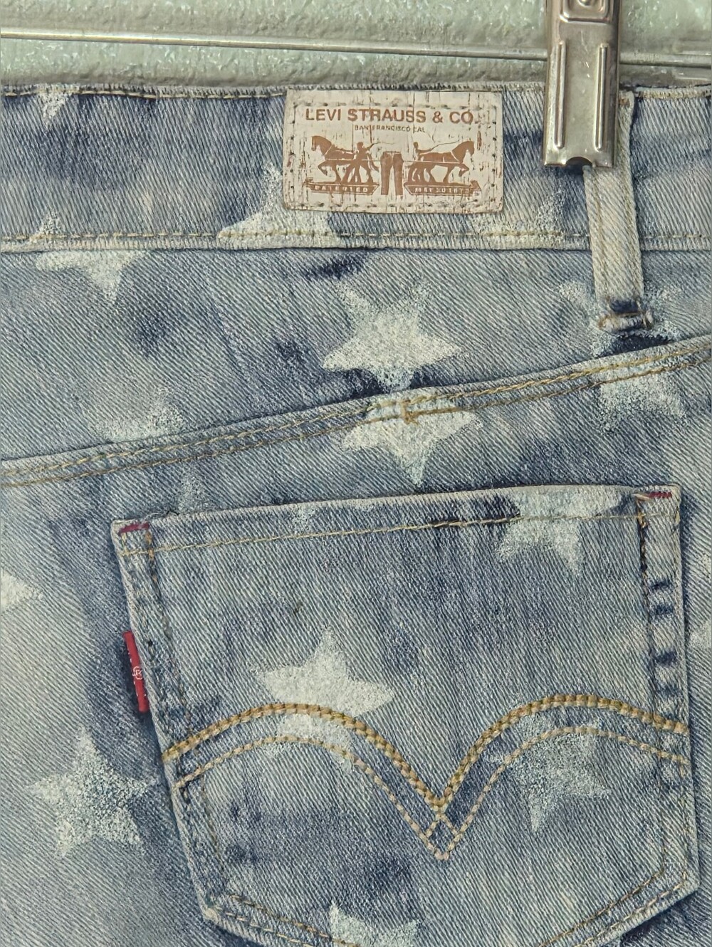 Levi's "Shorty Short" Low Rise Star Print Denim Cutoff Shorts - Size 3 - Picture 4 of 9